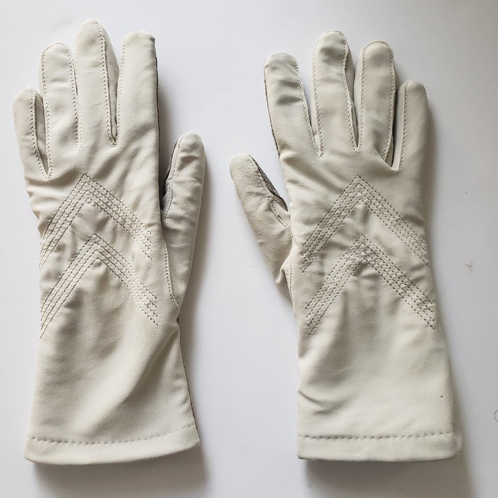Isotoner Ivory gloves